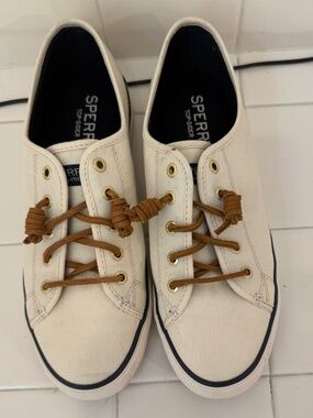 Sperry Top-Sider White Sneaker with Camel Leather Shoe String 8.5. Good Conditio